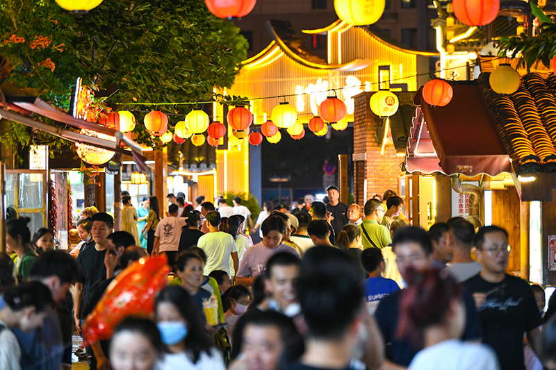 合肥：罍街裊裊“煙火氣” 升溫繽紛“夜經(jīng)濟”